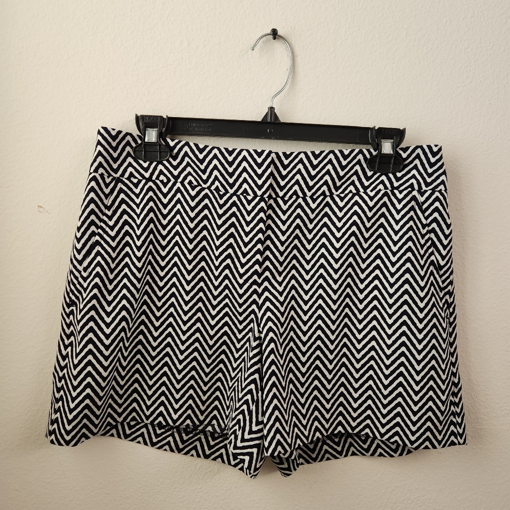 Ann Taylor Women's Zig Zag Shorts Lightweight Black White Size 2